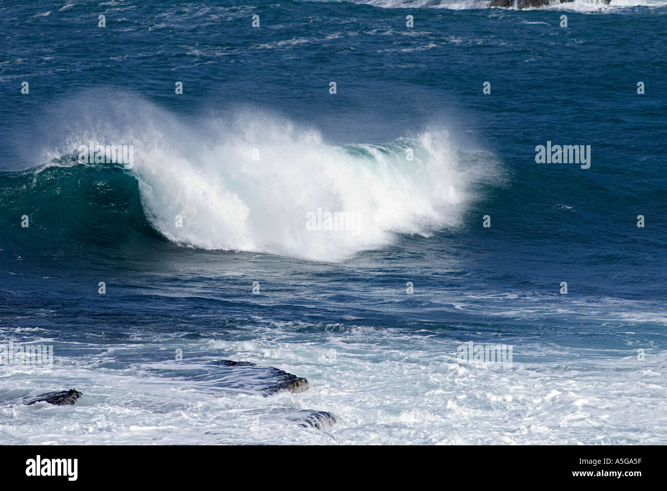 dh North coast BIRSAY ORKNEY Surf sea waves breaking on shore crashing rollers Stock Photo