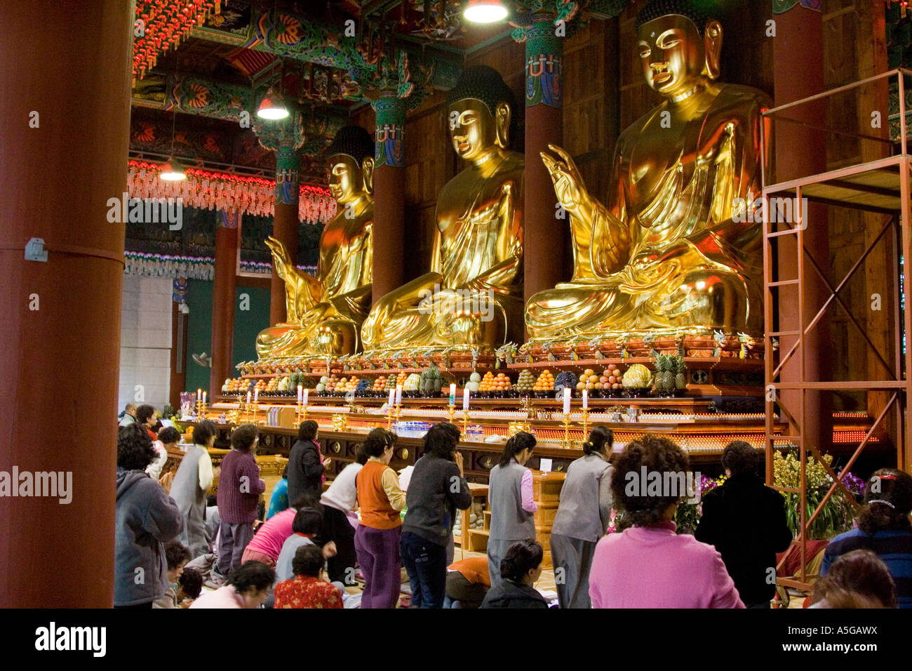 Buddhist Worship Jogye Sa Temple Seoul Korea Stock Photo Alamy