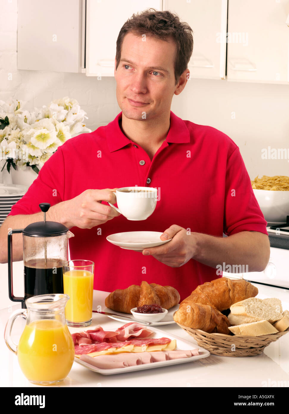 MAN HAVING BREAKFAST AND DRINKING COFFEE Stock Photo Alamy