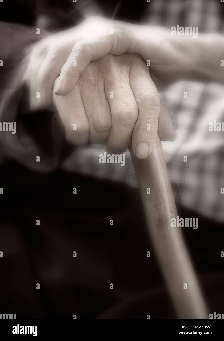 Old people hands hi-res stock photography and images - Alamy