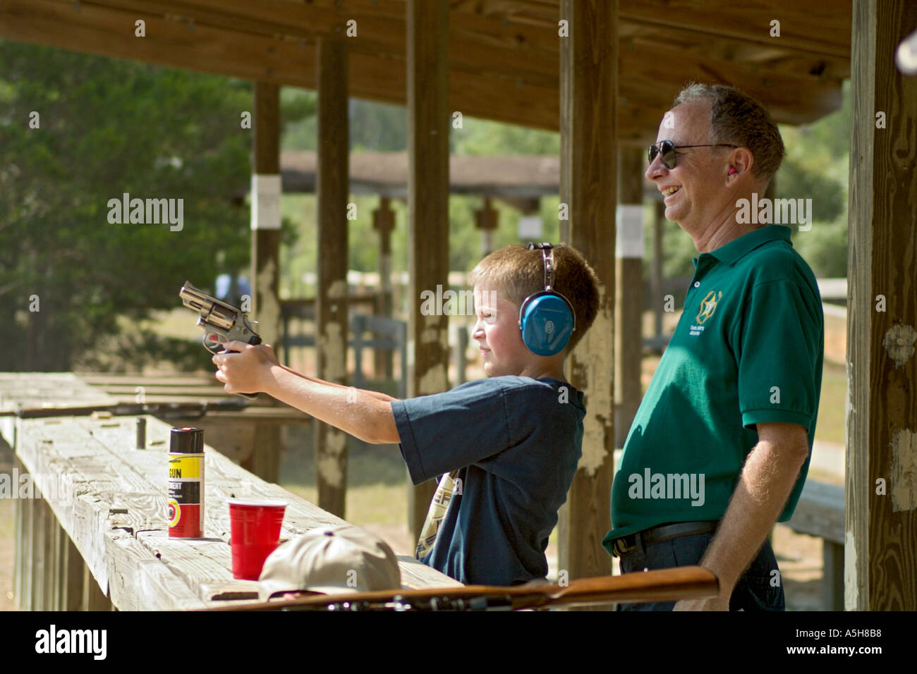 Gun range teenage hires stock photography and images Alamy