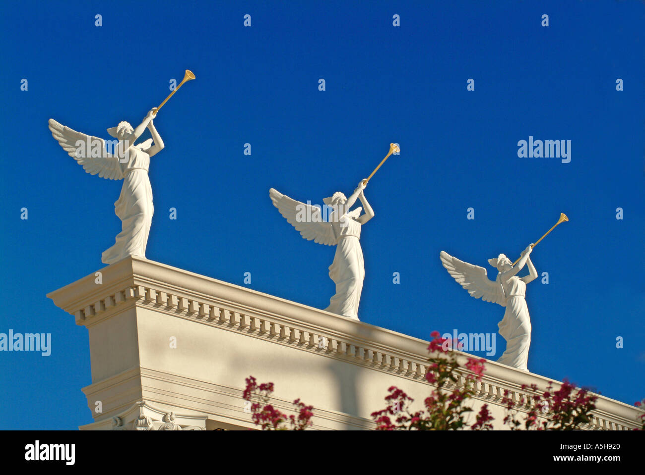 Angel blowing trumpet hires stock photography and images Alamy