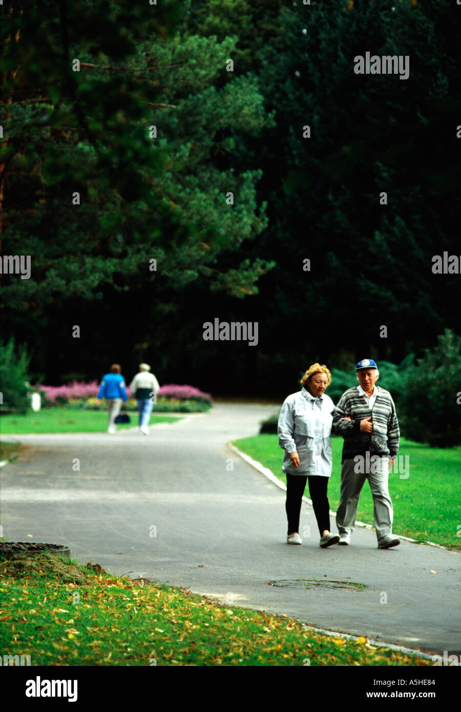 Elderly couple walking in park hi-res stock photography and images - Alamy