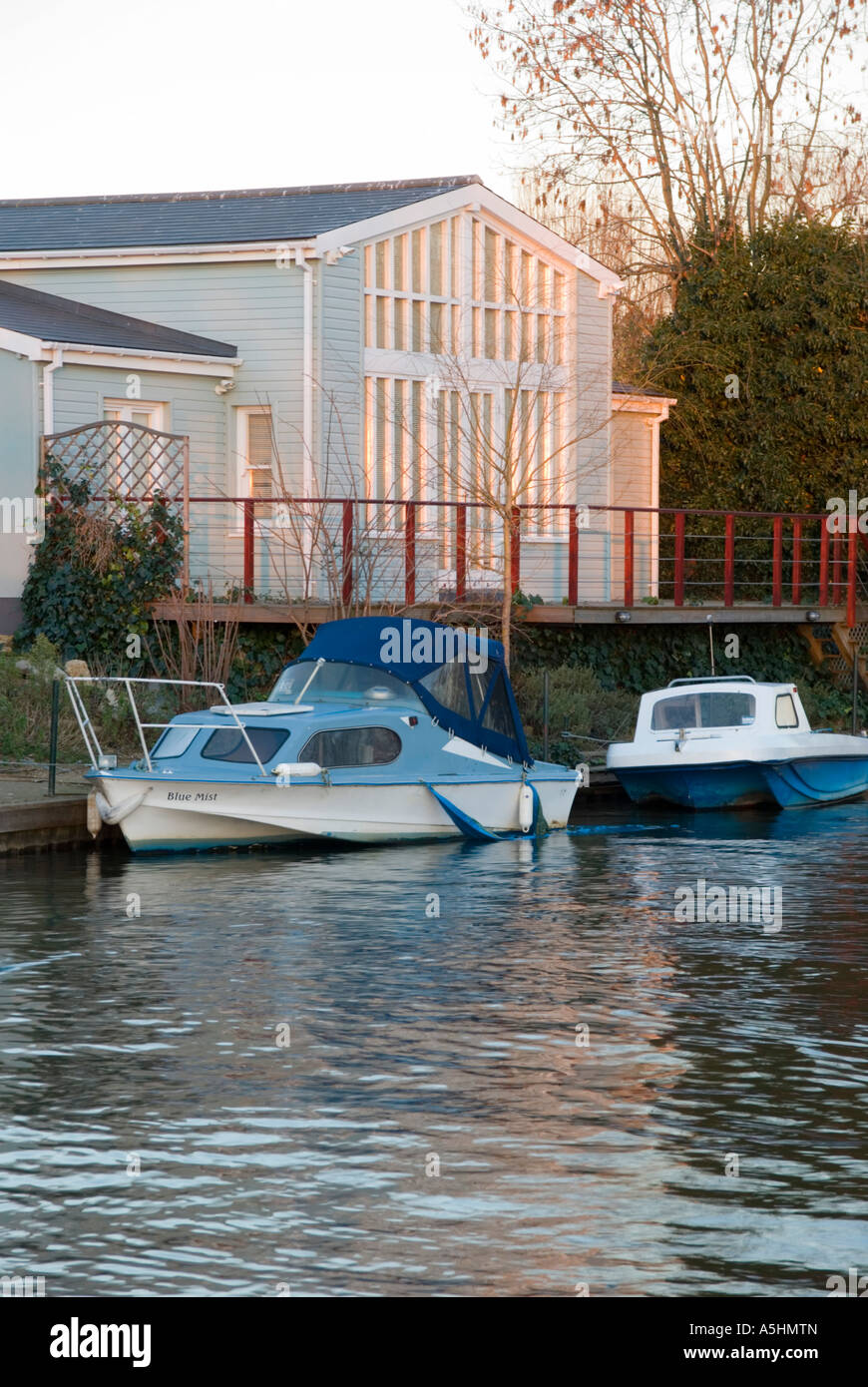 UK river thames boats and houseboats hampton island garrick Stock Photo