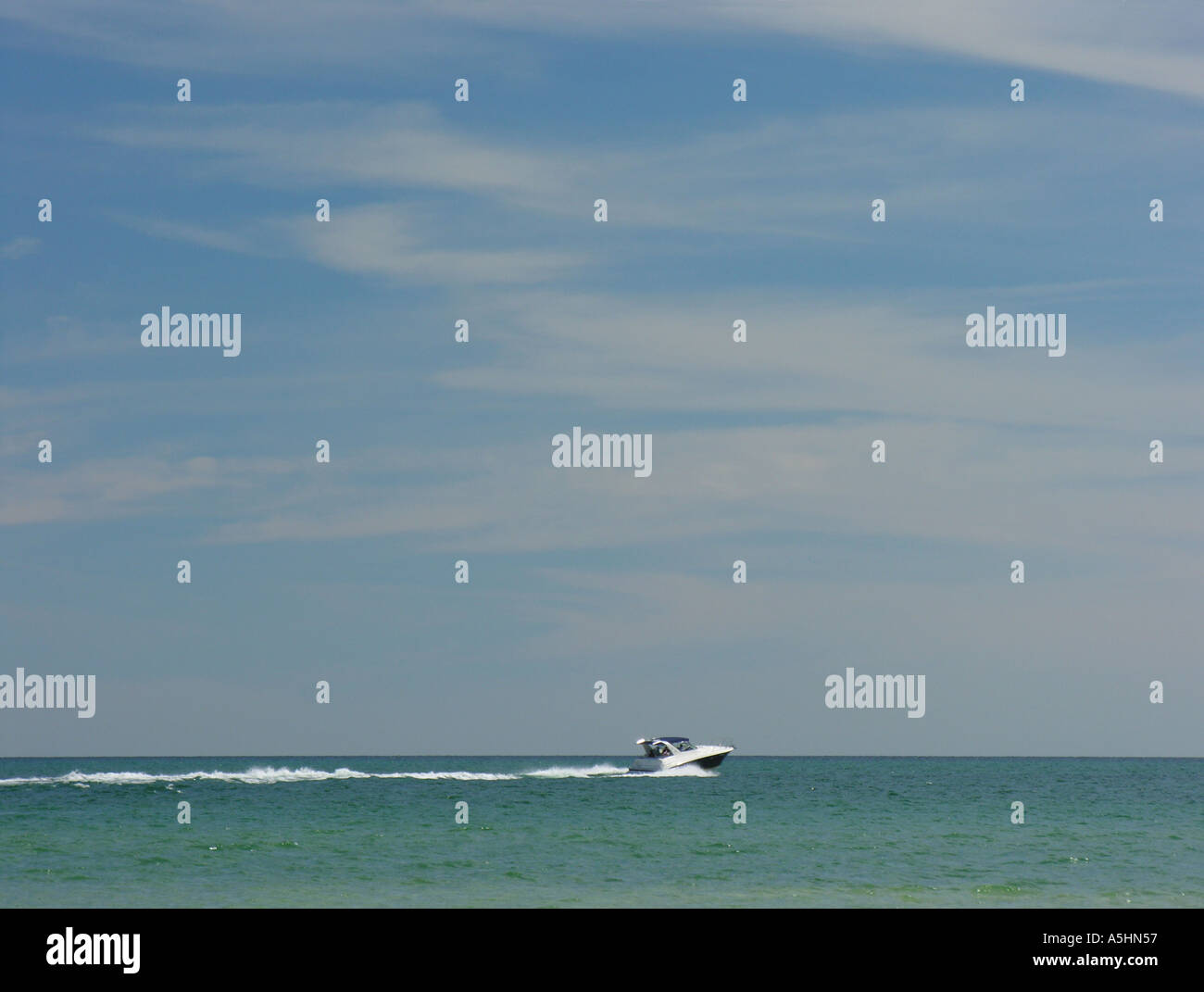 High speed boat hi-res stock photography and images - Alamy