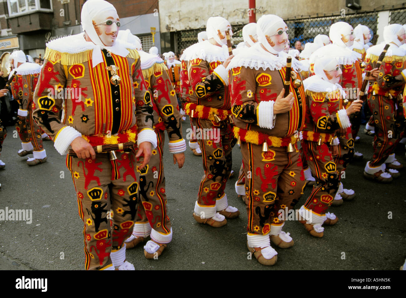 belgium-binche-carnival-gilles-traditional-mardi-gras-parade-characters