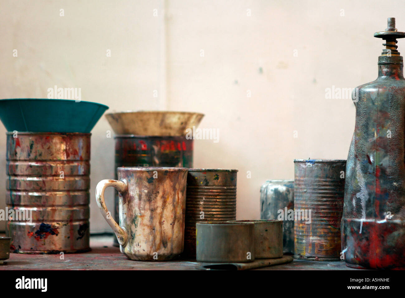 empty paint cans Stock Photo Alamy