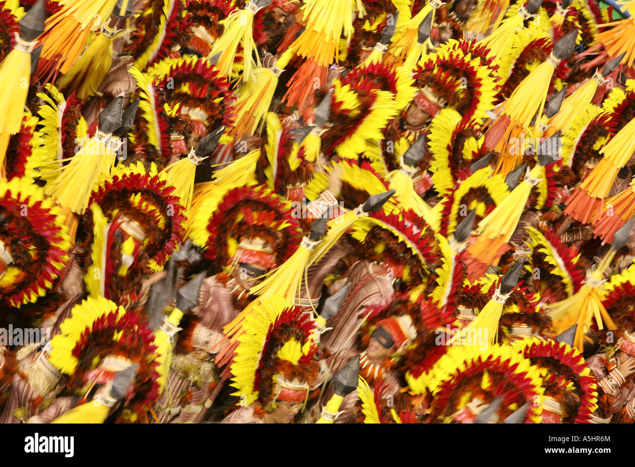 Floats and samba dancers in amazing costumes, in the Rio de Janeiro ...