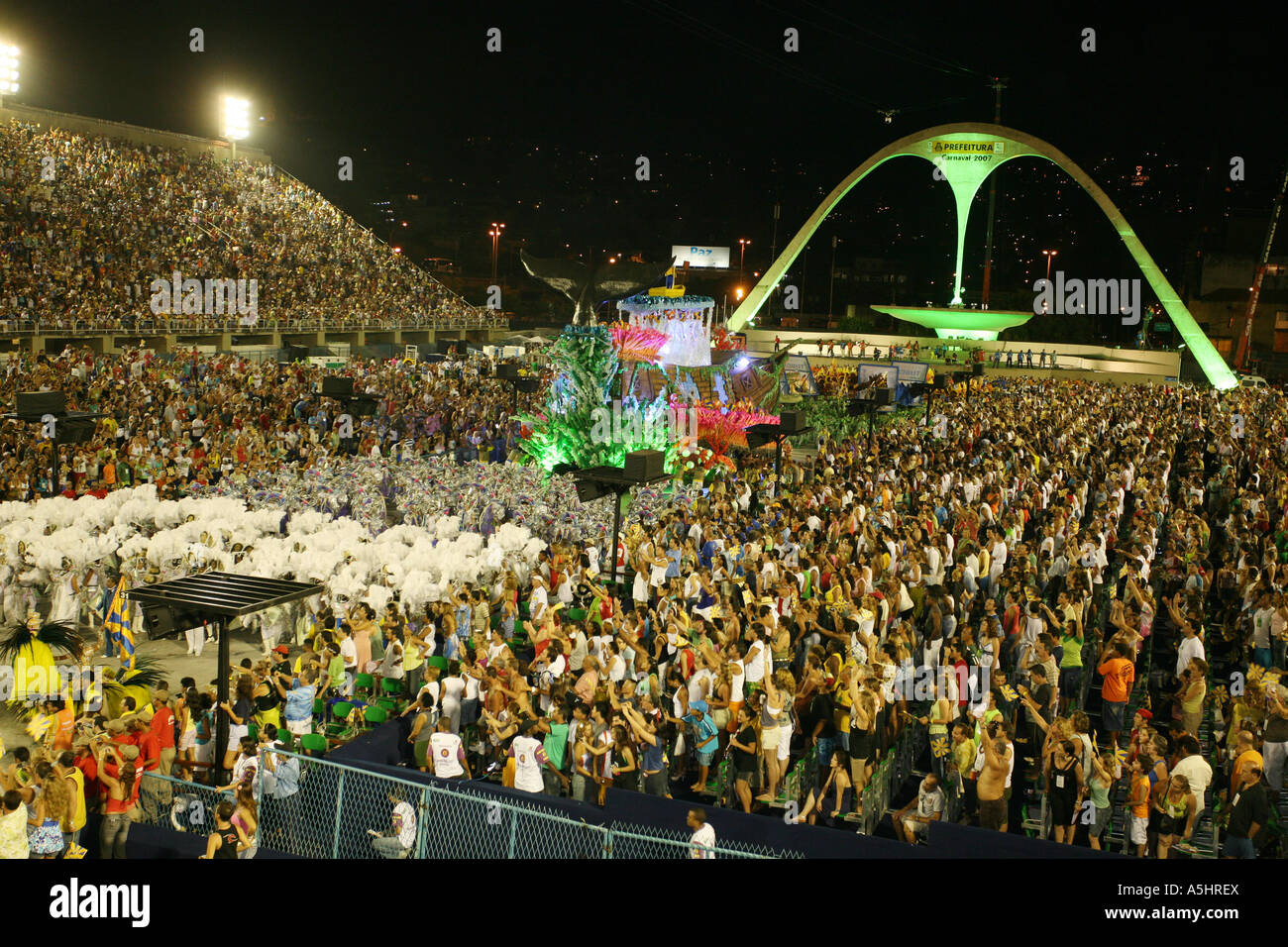 Floats and samba dancers in amazing costumes, in the Rio de Janeiro ...