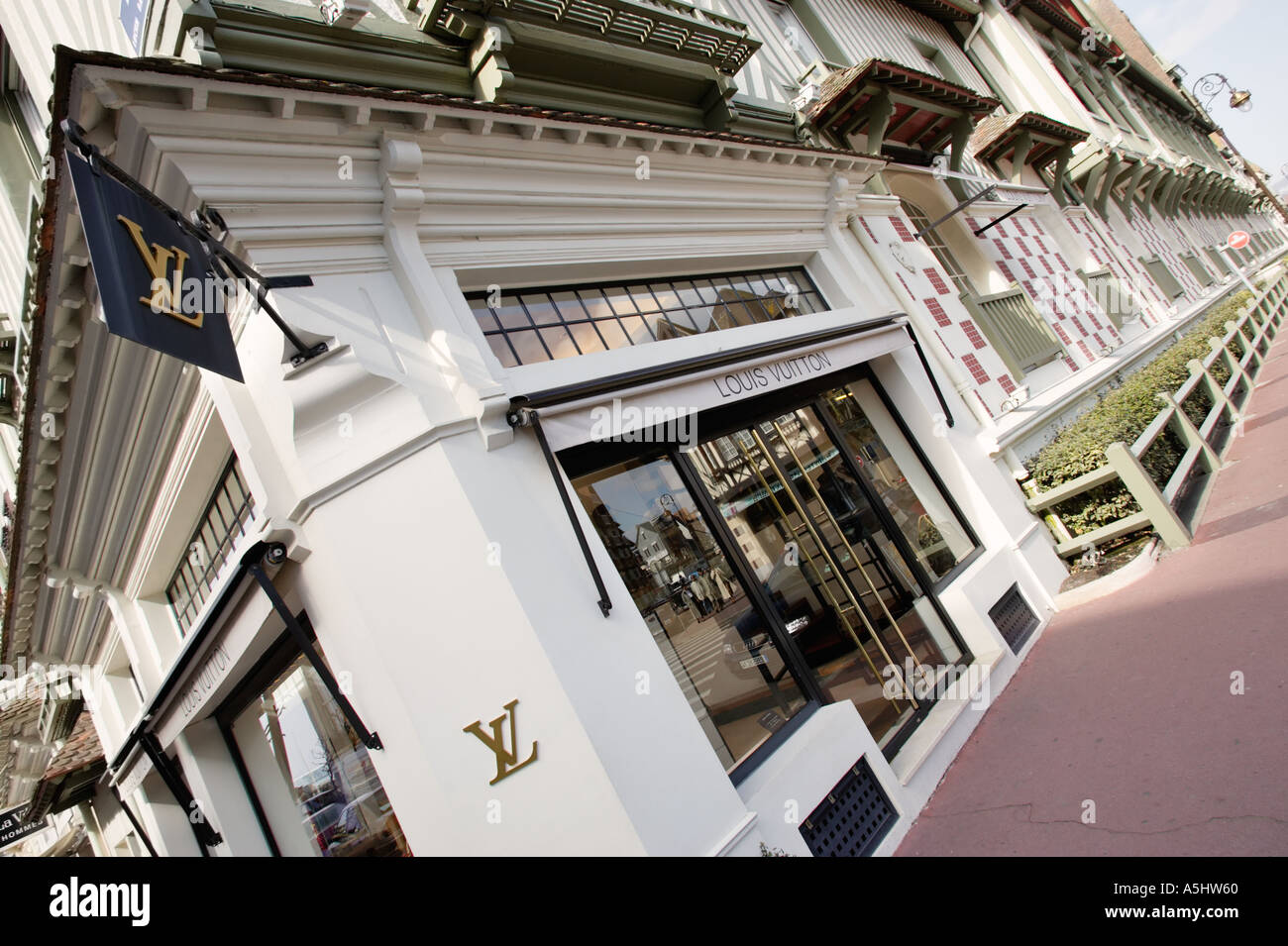 Shops With Louis Vuitton In New Orleans
