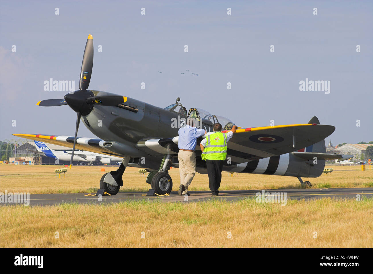 Female raf pilot hi-res stock photography and images - Alamy