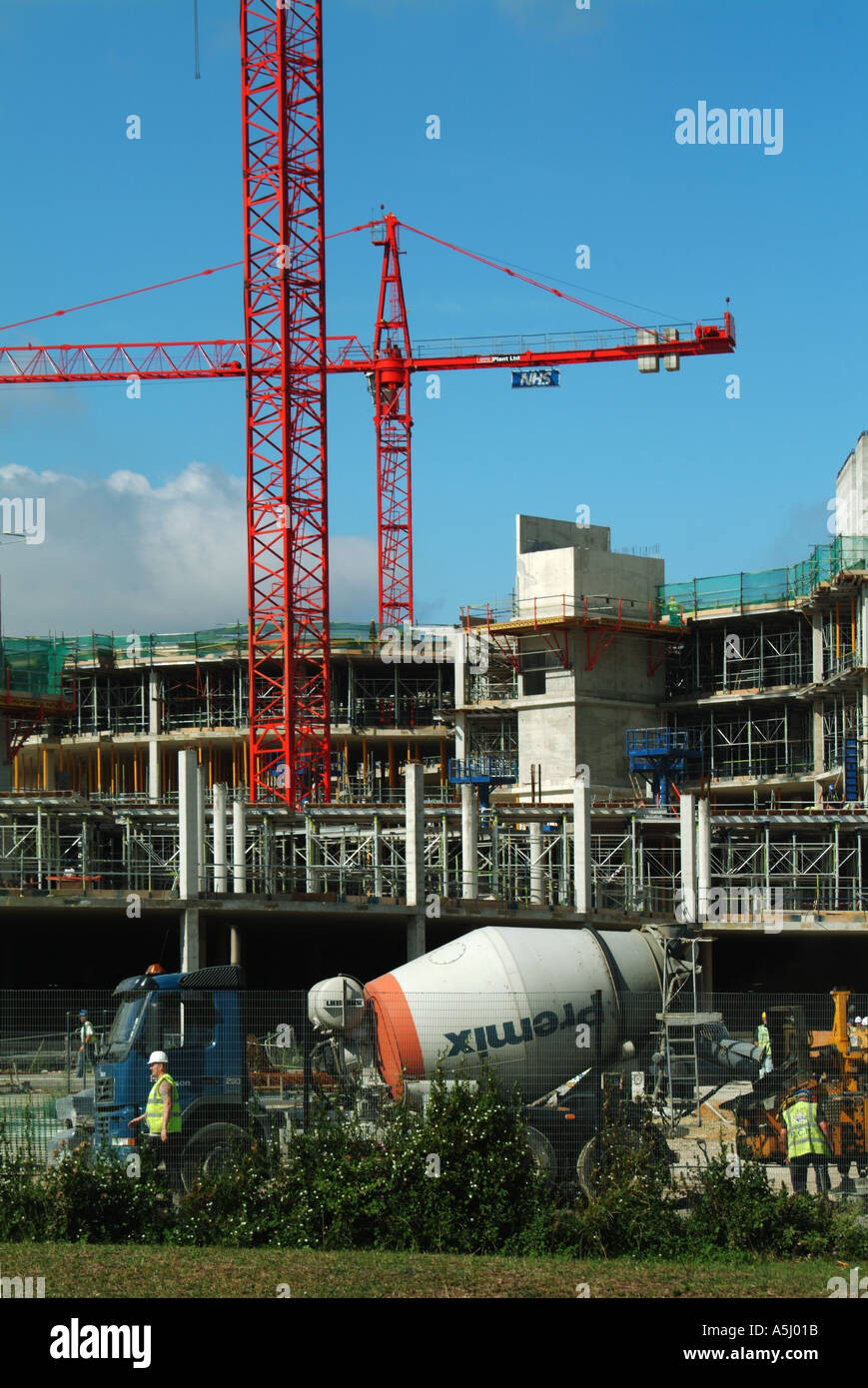 Romford new hospital under construction to replace the nearby ageing