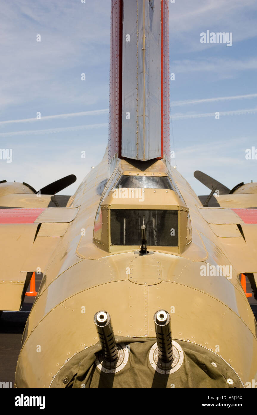 Nose Art: Boeing B-17G Flying Fortress "Nine O Nine" - a photo on