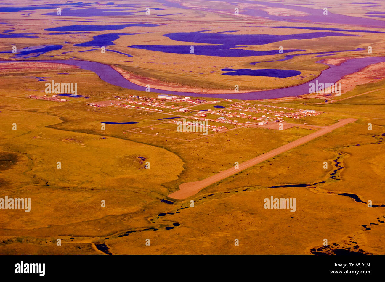 Nuiqsut alaskan village hires stock photography and images Alamy