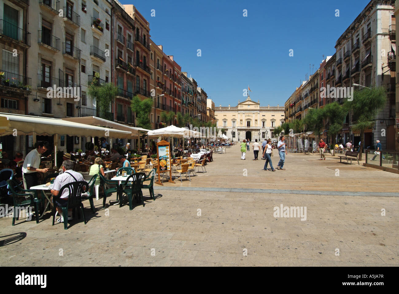 Tarragona pavement bars with Town Hall in Placa de la Font Fountains