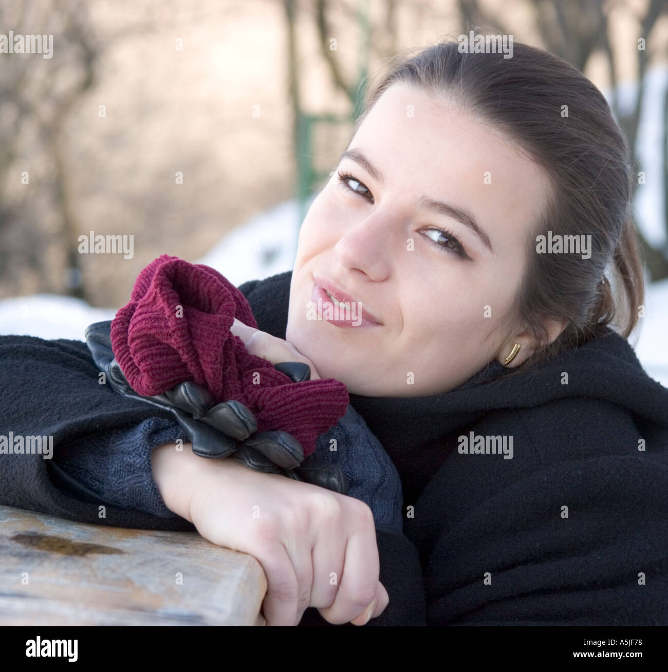 Head and shoulders posed beauty hi-res stock photography and images - Alamy