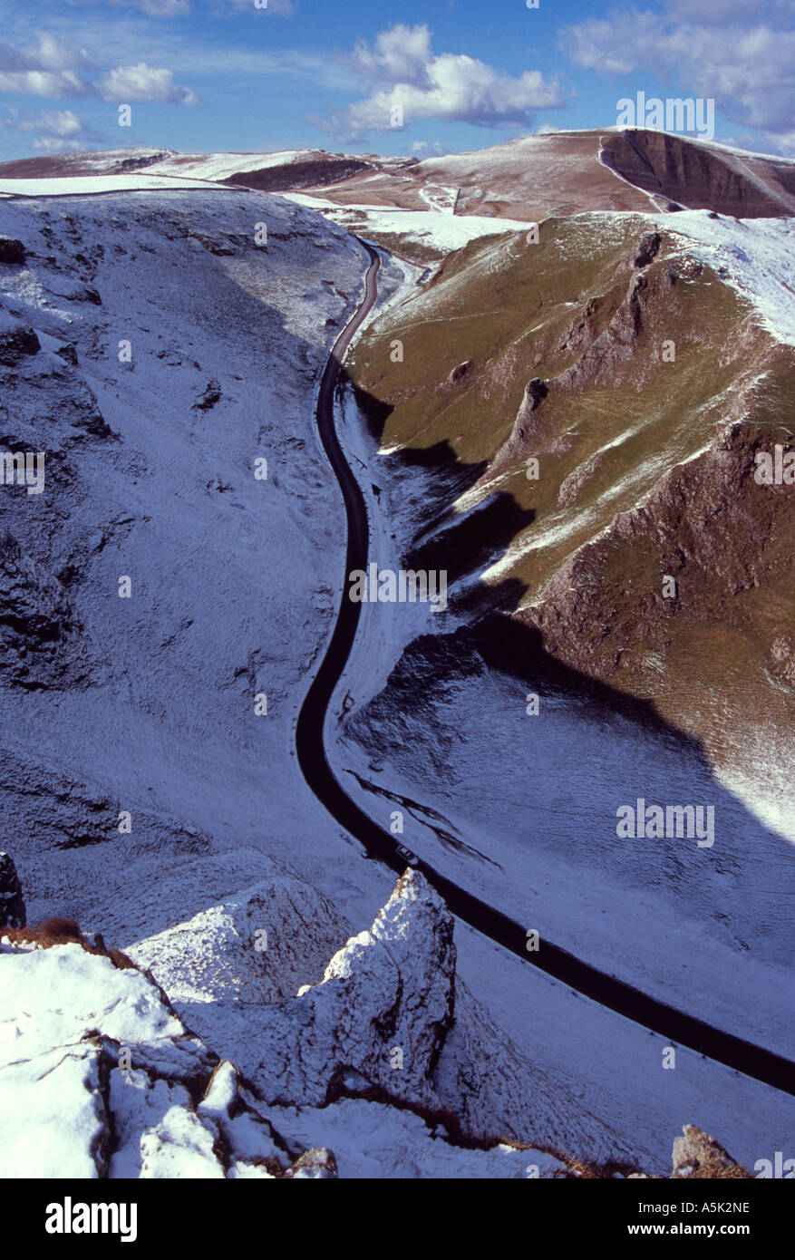 winnats pass derbyshire peak district near castleton winter snow