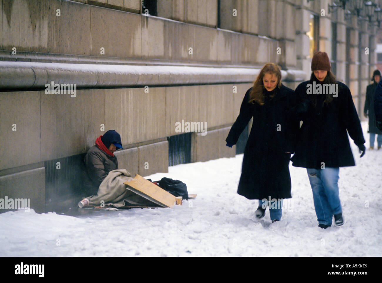 Homeless women new york street hi-res stock photography and images - Alamy