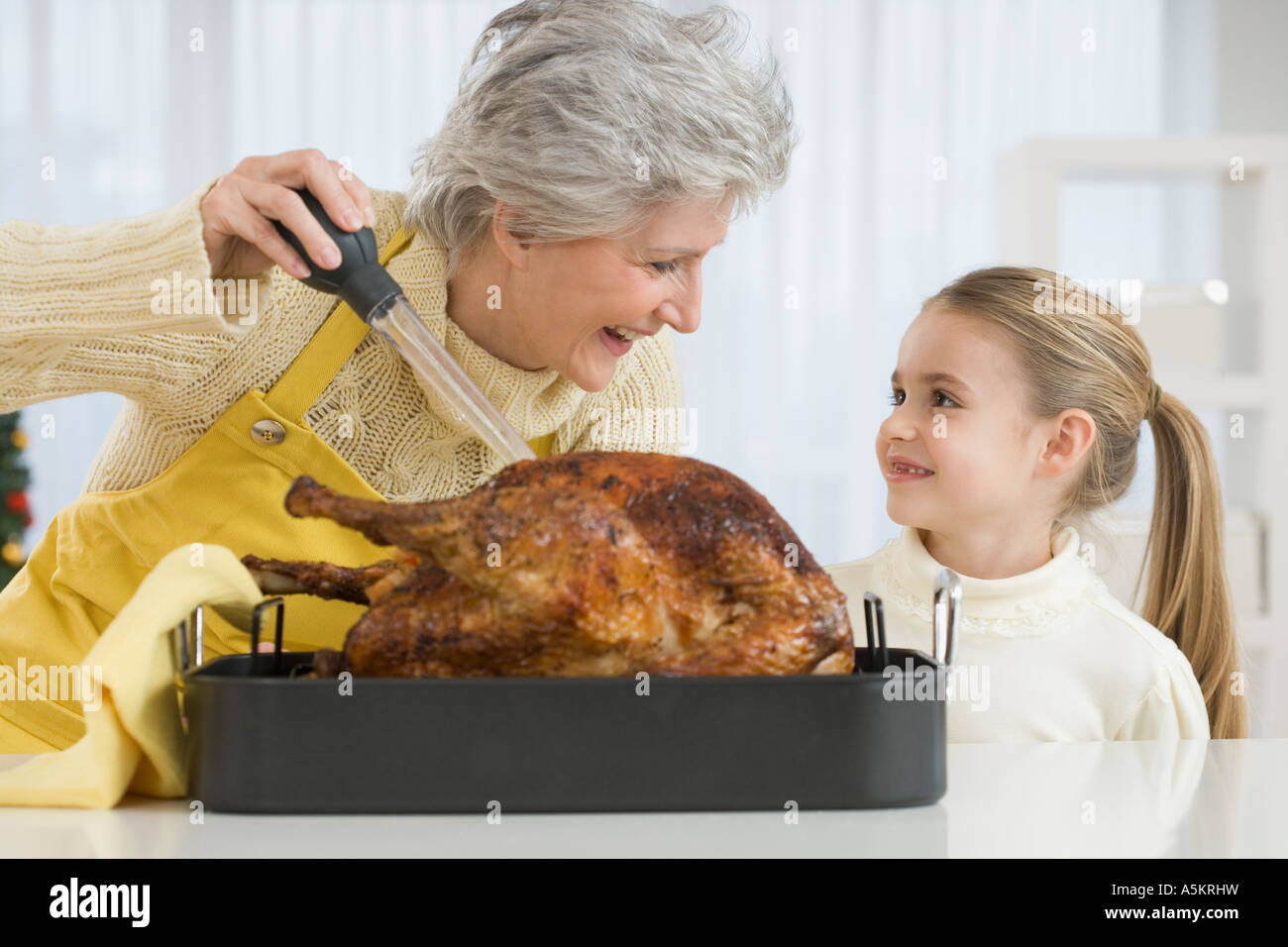 Basting turkey hi-res stock photography and images - Alamy