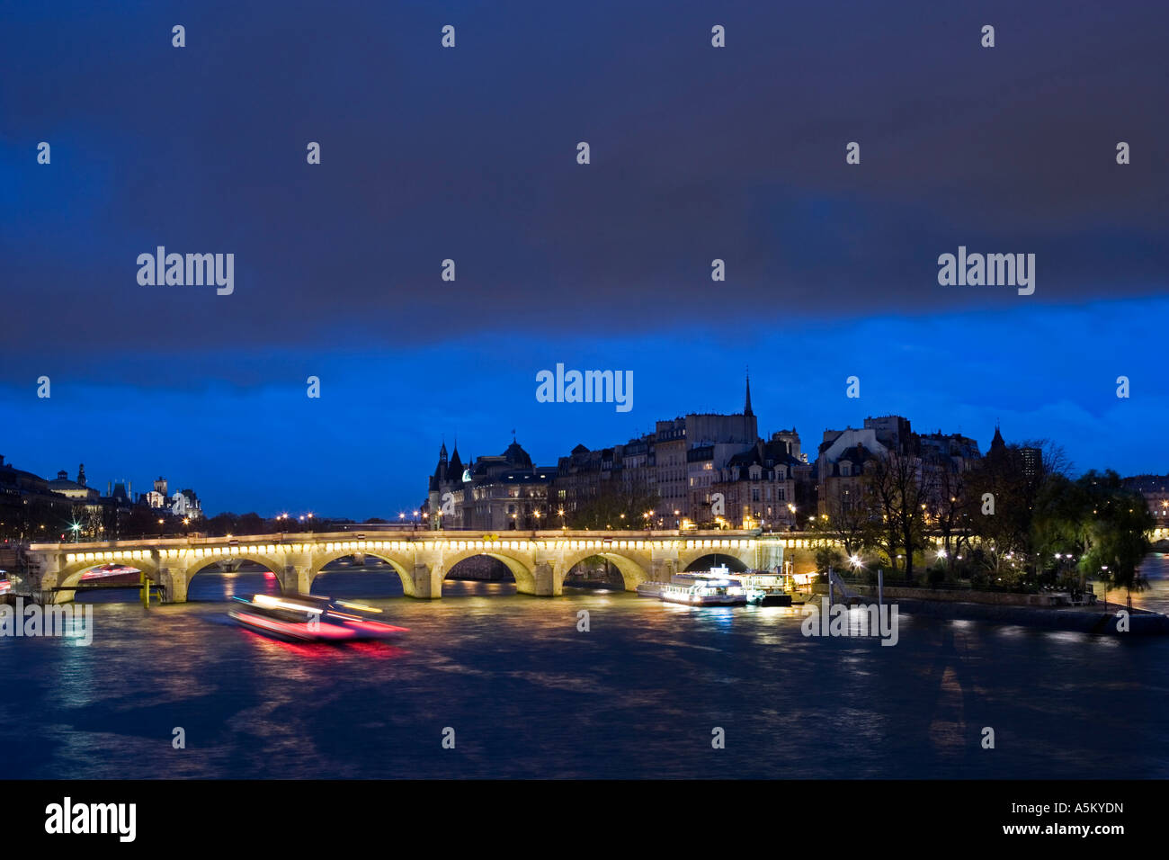 Paris Pont Neuf Stock Photo Alamy