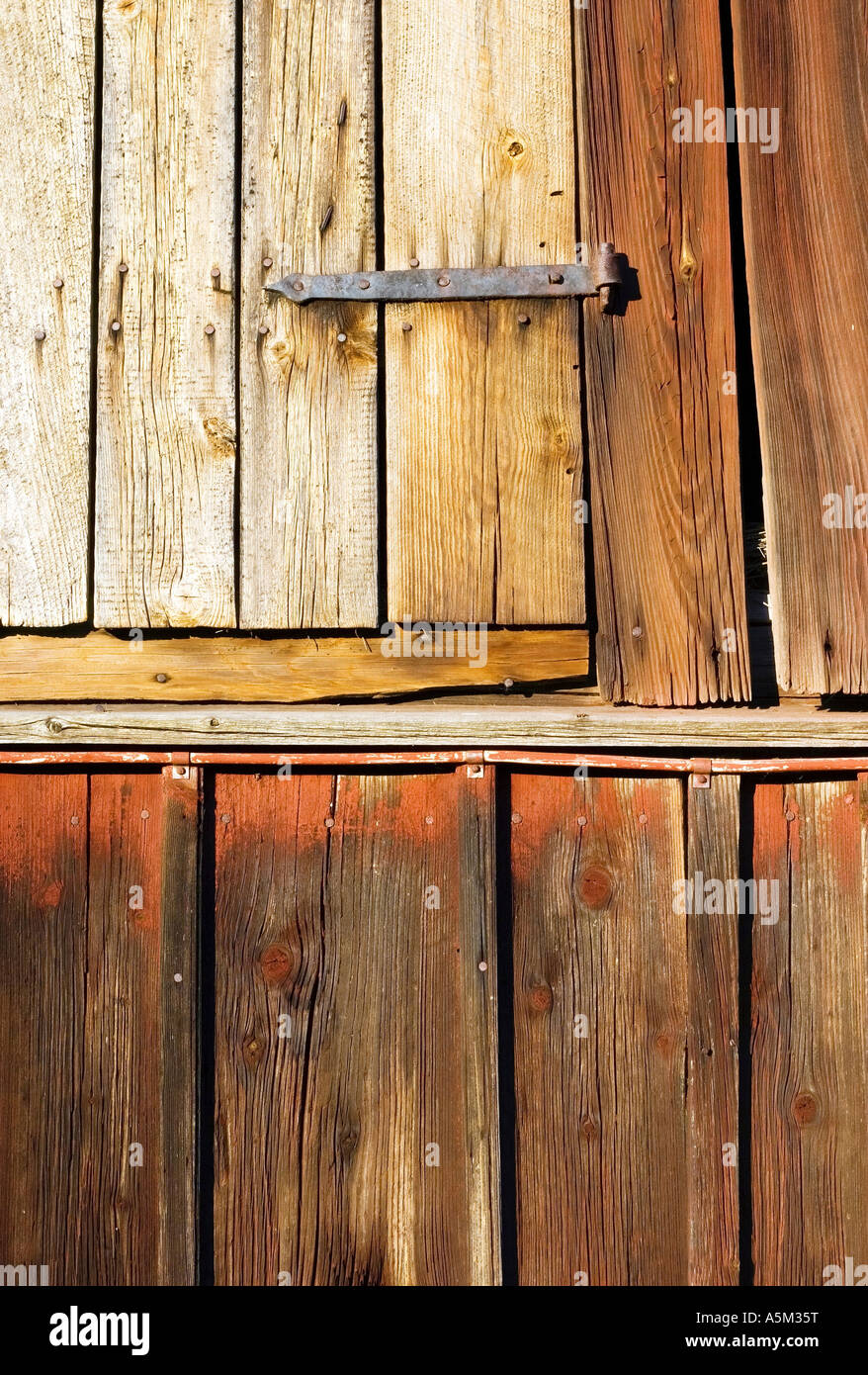 Barn door detail and hinge Stock Photo Alamy