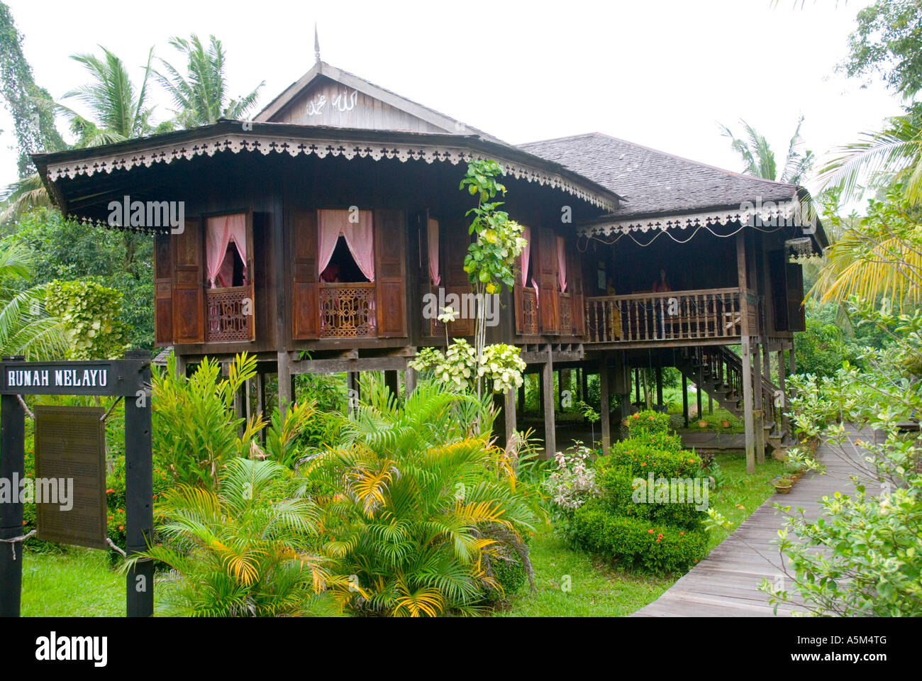 An example of a traditional Malay kampong house at the Sarawak Cultural Village at Damai near Kuching, Sarawak, Malaysia Stock Photo