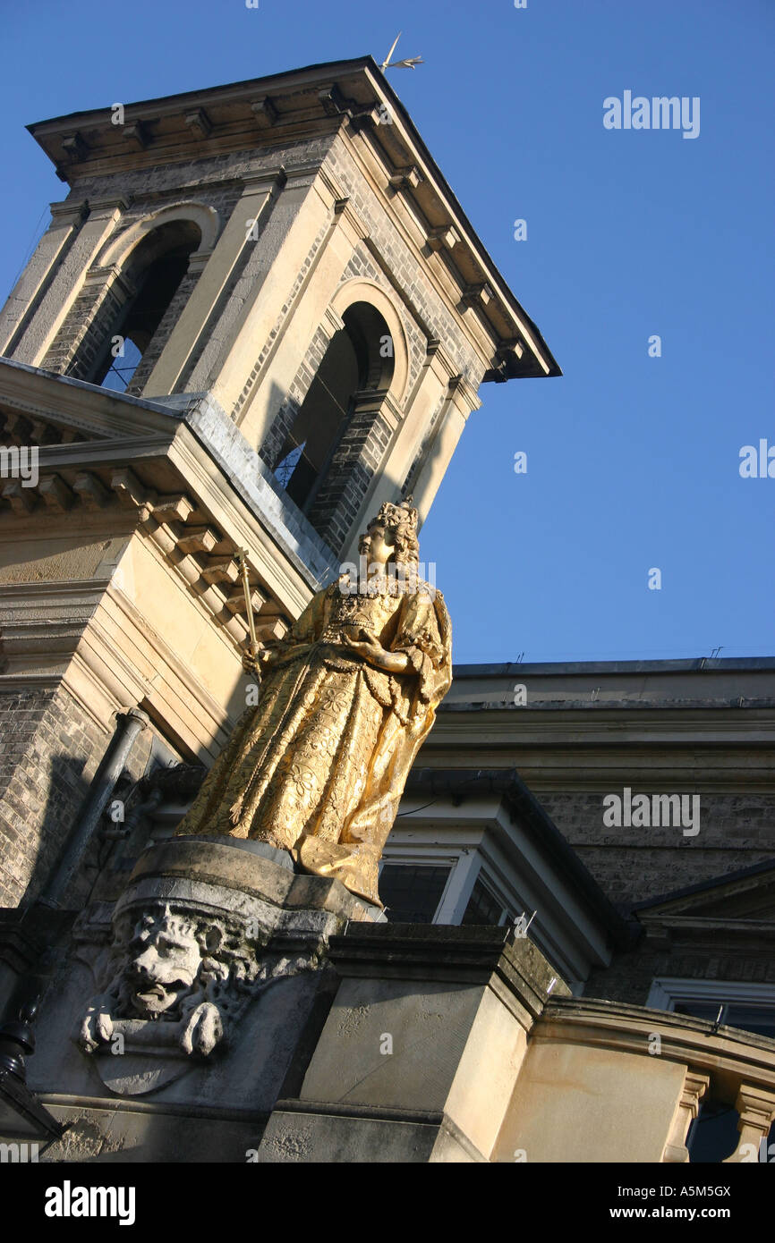 Queen Victoria statue in Kingston Stock Photo Alamy
