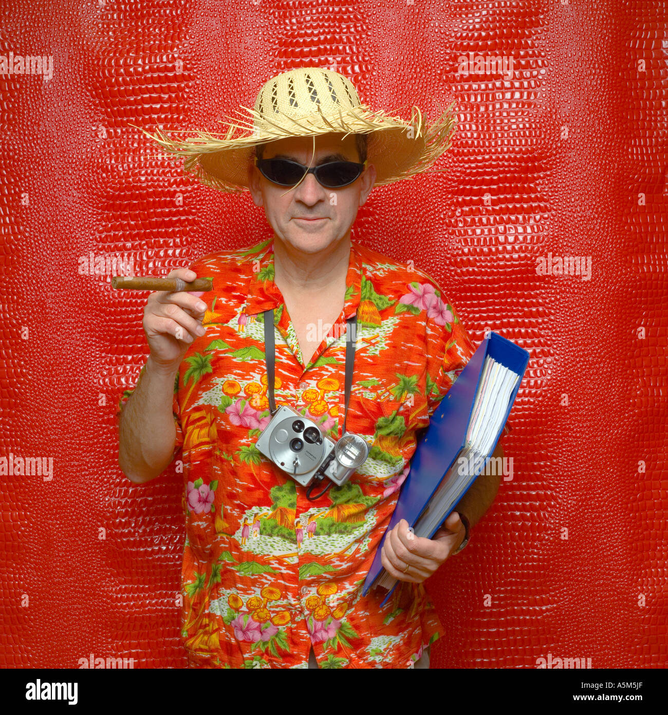 MR MAN WITH HAWAIIAN SHIRT CAMERA STRAW 