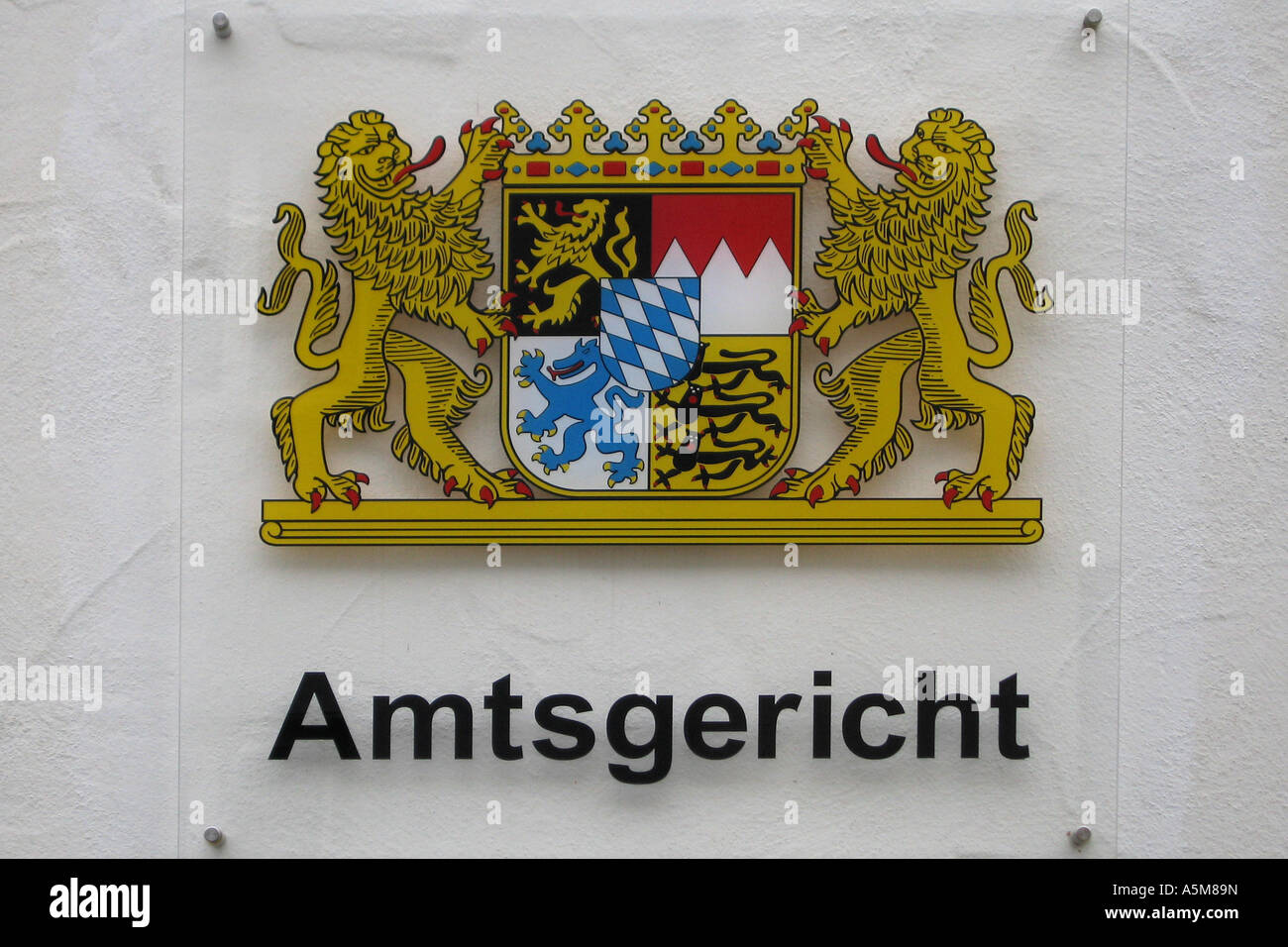 Deutschland Germany Germania Bayern Bavaria Baviera Bavière Landeswappen Hoheitszeichen Amtsgericht Gerichtsgebäude heraldic Stock Photo