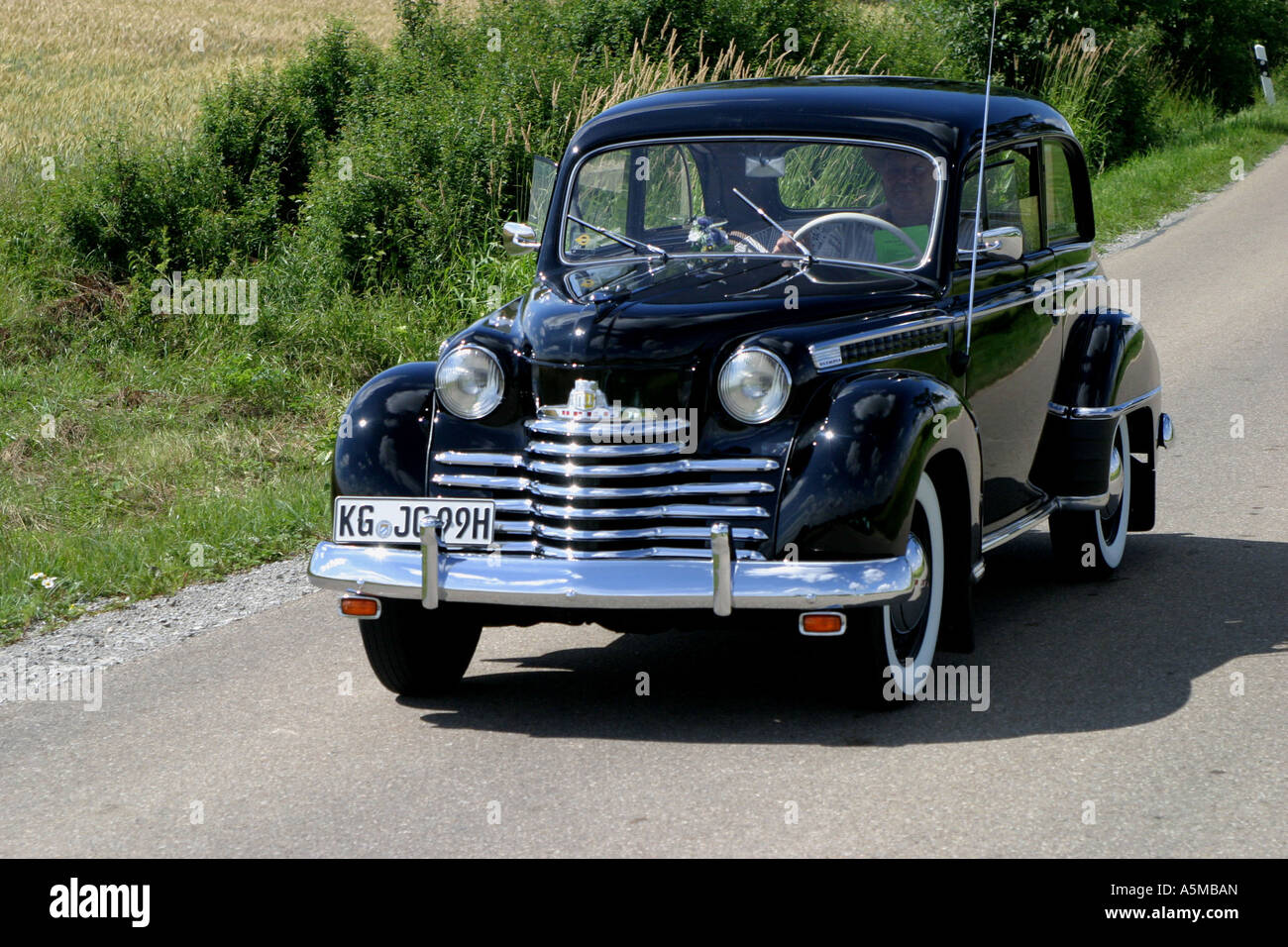 Opel Olympia Auto PKW Fahrzeug Kfz Kraftfahrzeug Verkehrsmittel car motorcar automobile macchina vehicle vehicular traffic Oldti Stock Photo