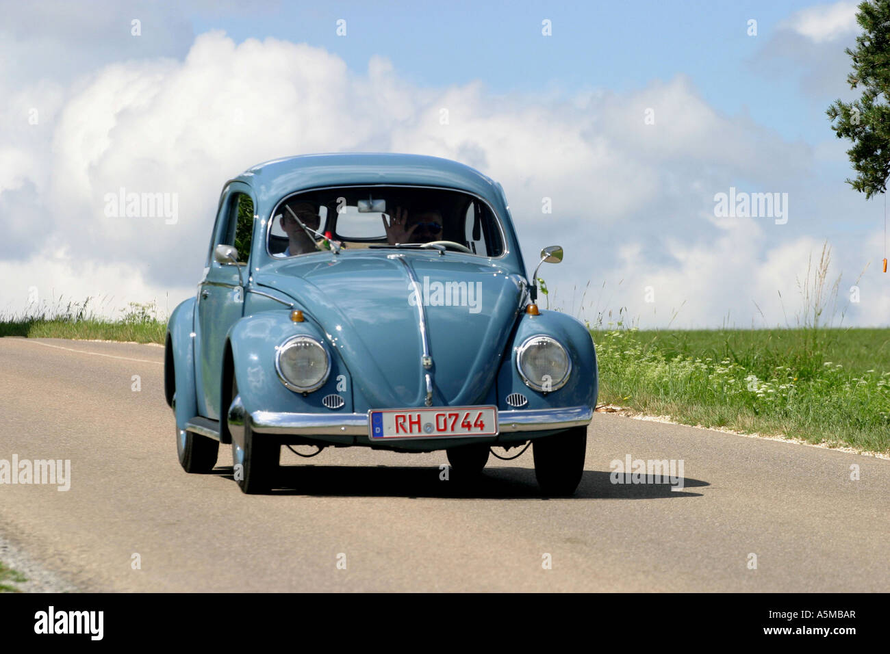 Vw Kafer Auto Pkw Fahrzeug Kfz Kraftfahrzeug Verkehrsmittel Car Stock Photo Alamy