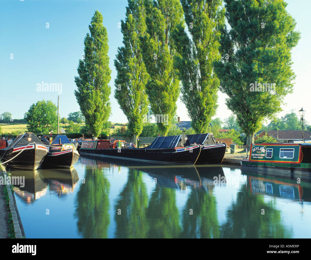 GB NORTHAMPTONSHIRE STOKE BRUERNE GRAND UNION CANAL Stock Photo Alamy