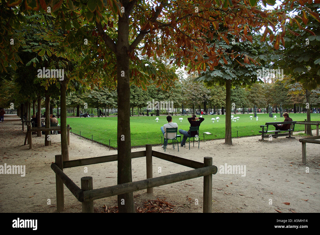 Peaceful park hi-res stock photography and images - Alamy