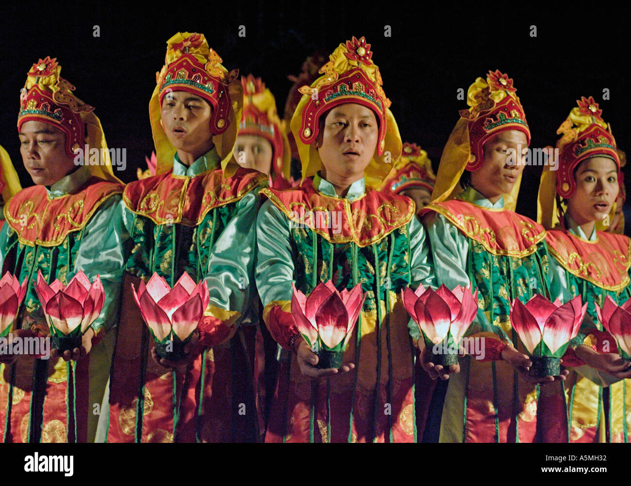 Traditional dancers in Hue Vietnam Stock Photo Alamy