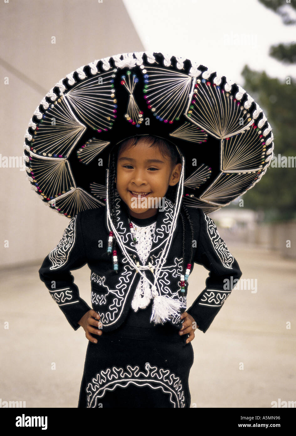 Small girl wearing mexican sombrero Stock Photo - Alamy