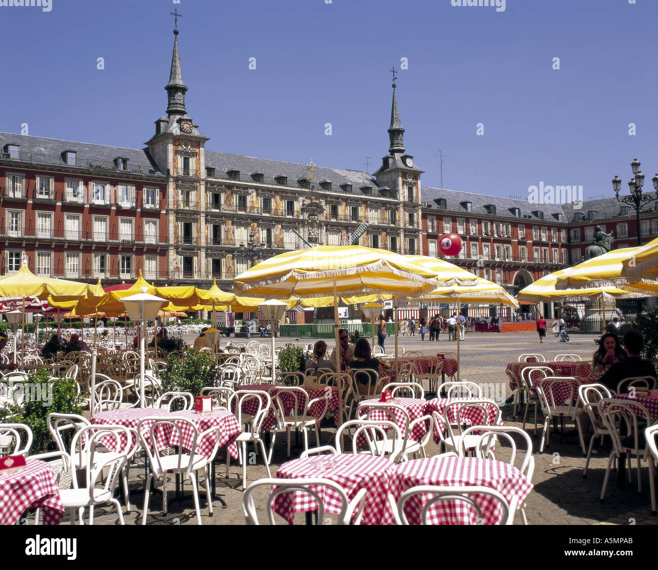 Outdoor cafe at Plaza Mayor Madrid Spain Stock Photo - Alamy