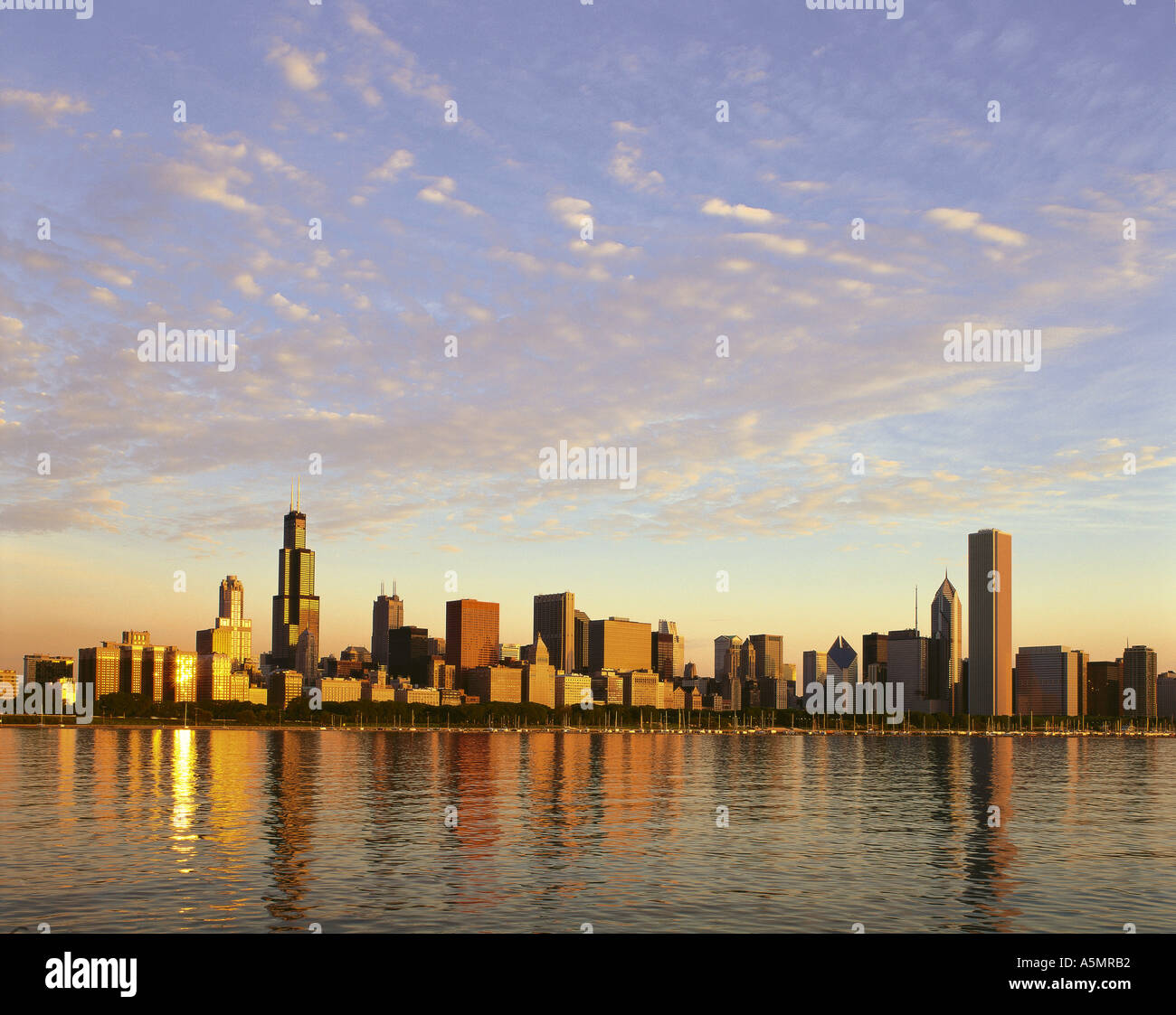 Chicago skyline dawn hi-res stock photography and images - Alamy