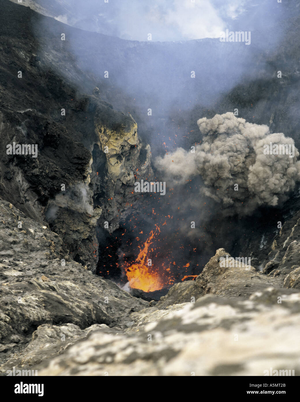 Yasur Volcano Erupting On Tanna Island Vanuatu South Pacific Stock Yasur Volcano Erupting On Tanna Island Vanuatu South Pacific Stock