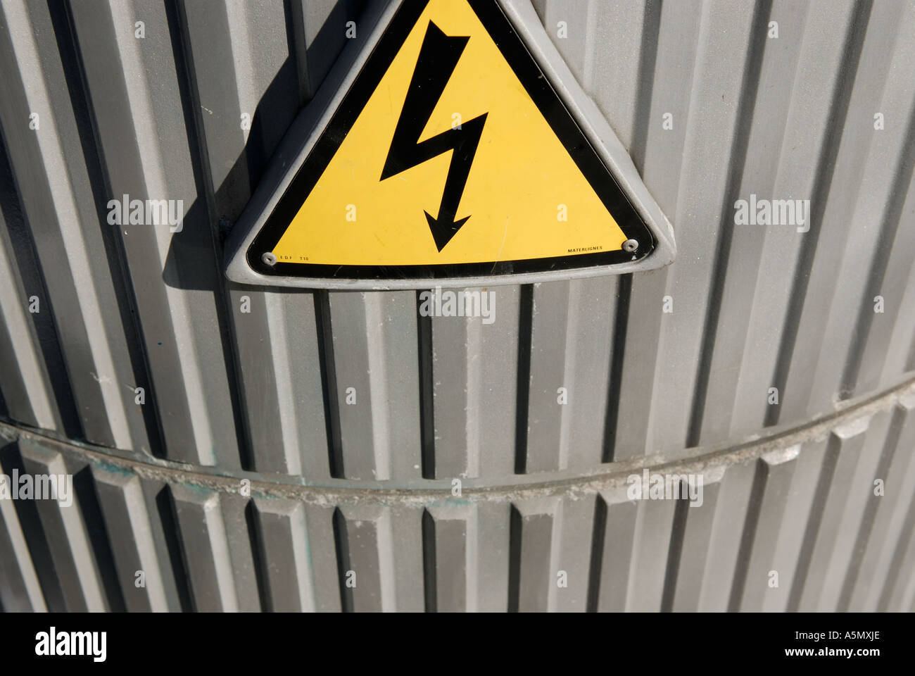 High voltage lightning arrow hi-res stock photography and images - Alamy