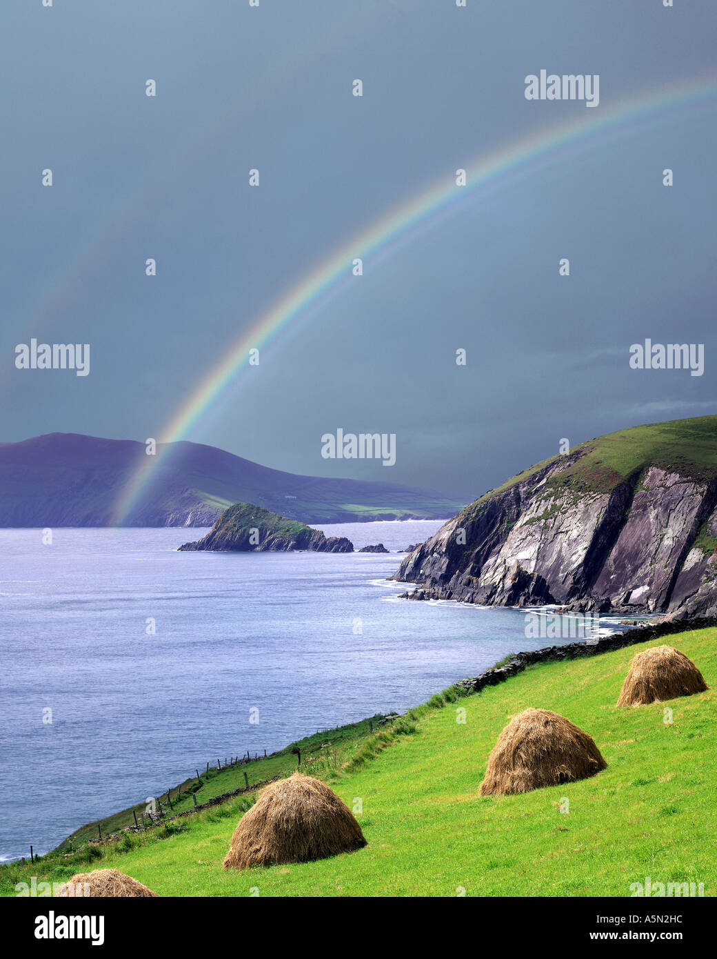 IE - CO. KERRY: Rainbow over Slea Head on the Dingle Peninsula Stock Photo