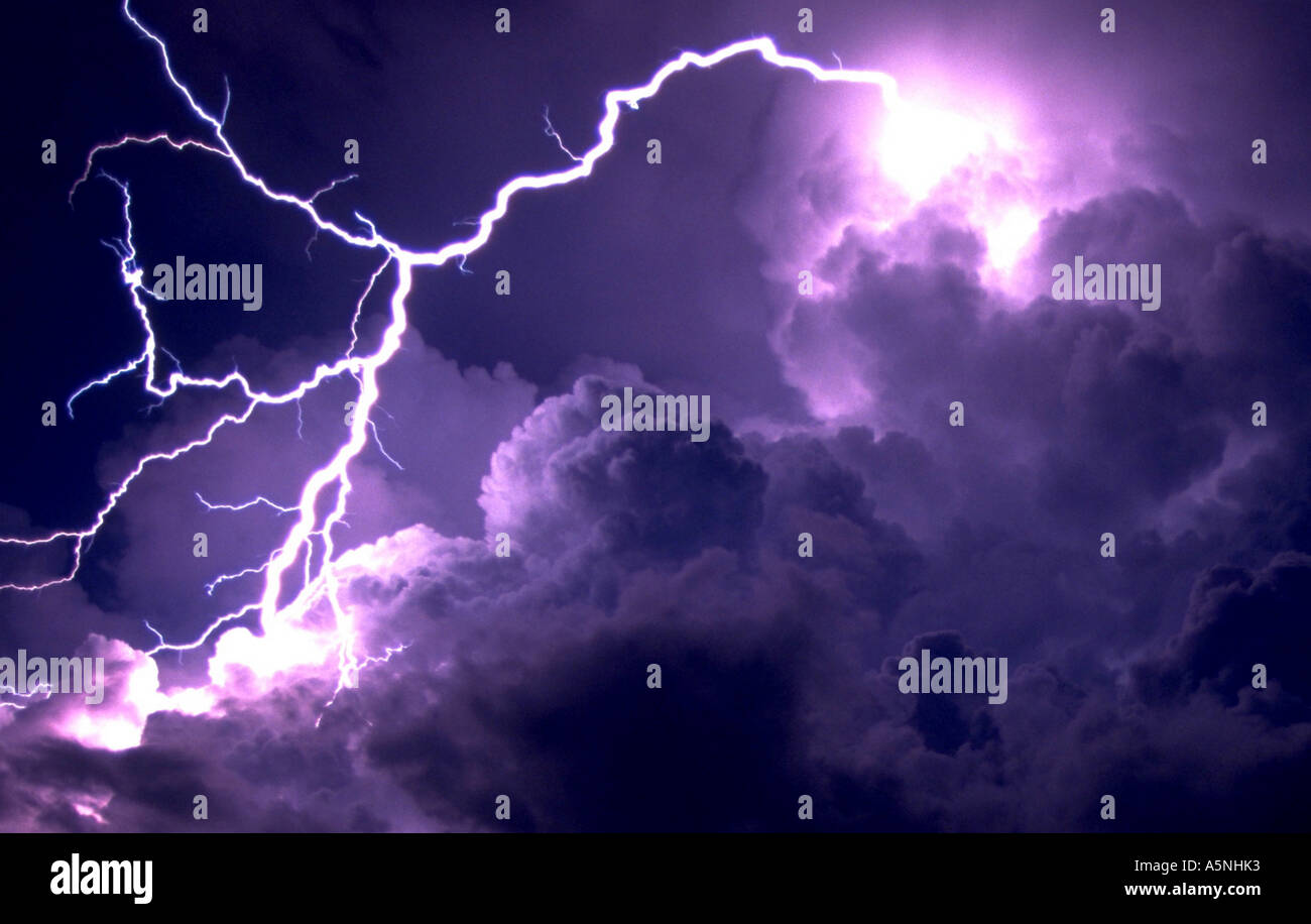 Clouds lightning flashes hi-res stock photography and images - Alamy