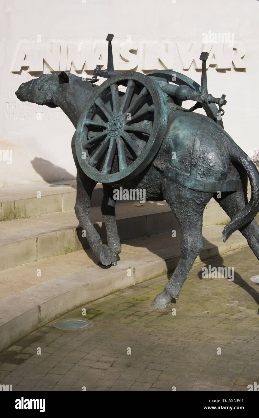 World war memorial dedicated to animals used in War London Stock Photo -  Alamy