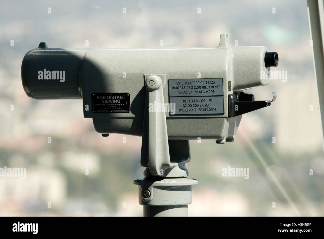 binoculars latinoamericana tower mexico city Stock Photo Alamy