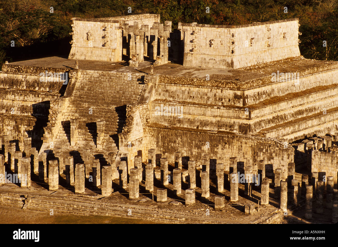 Grupo de las Mil Columnas (1000 Columns) Mayan ruins at Templo de Chac  Mool, Chichen Itza, Yucatan, Mexico Stock Photo - Alamy