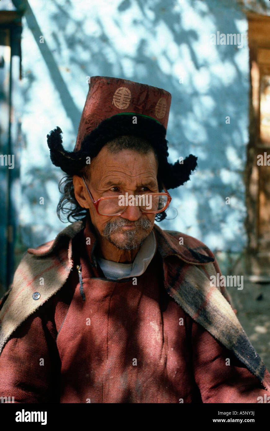 Man in traditional clothing Stock Photo - Alamy