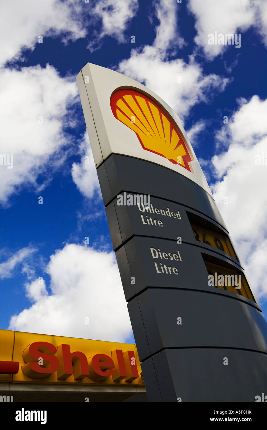 Shell petrol petrol hires stock photography and images Alamy