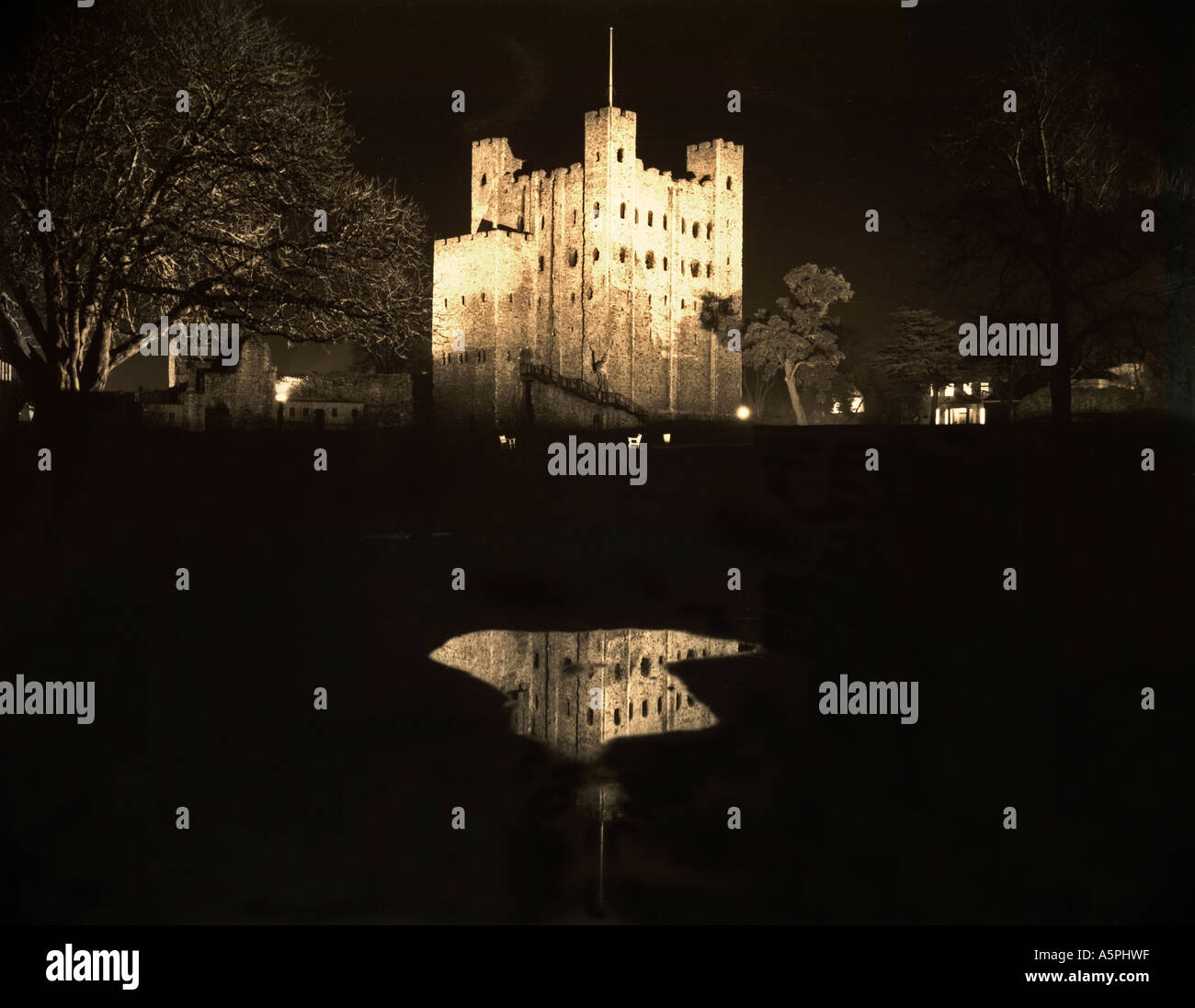 Rochester Castle Kent at night Stock Photo - Alamy