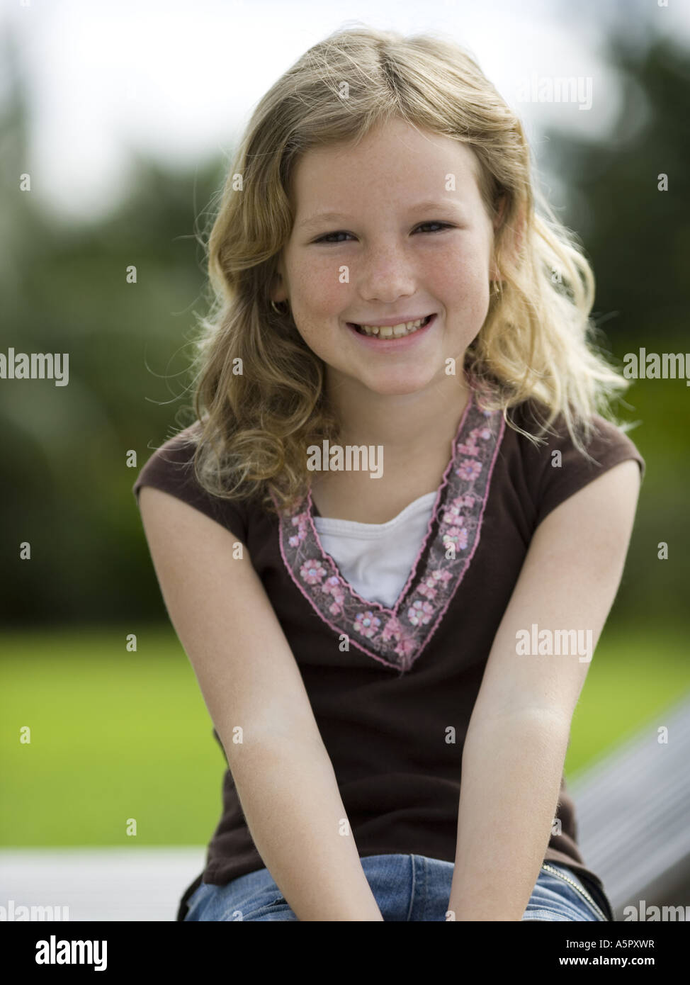 Portrait of a girl smiling Stock Photo - Alamy