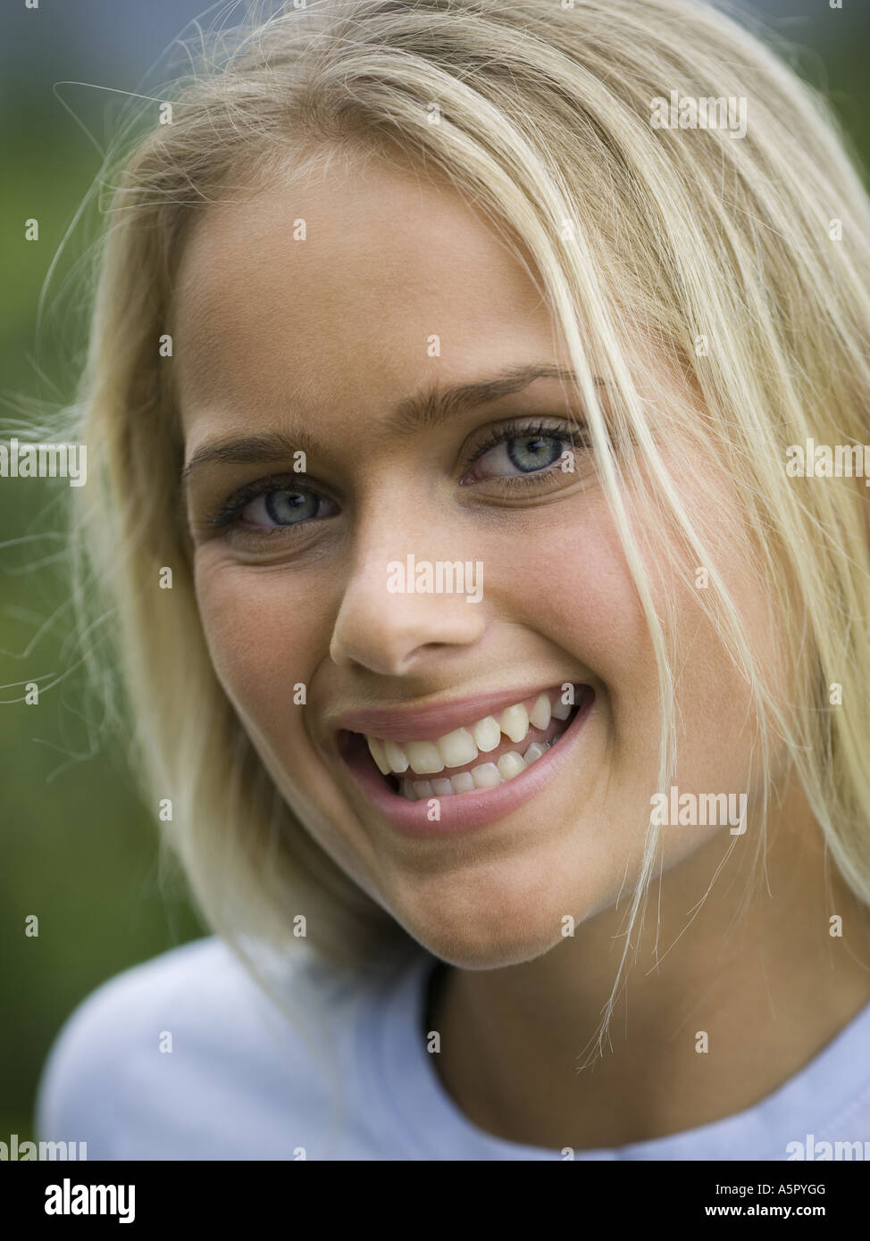 Portrait of a teenage girl smiling Stock Photo - Alamy