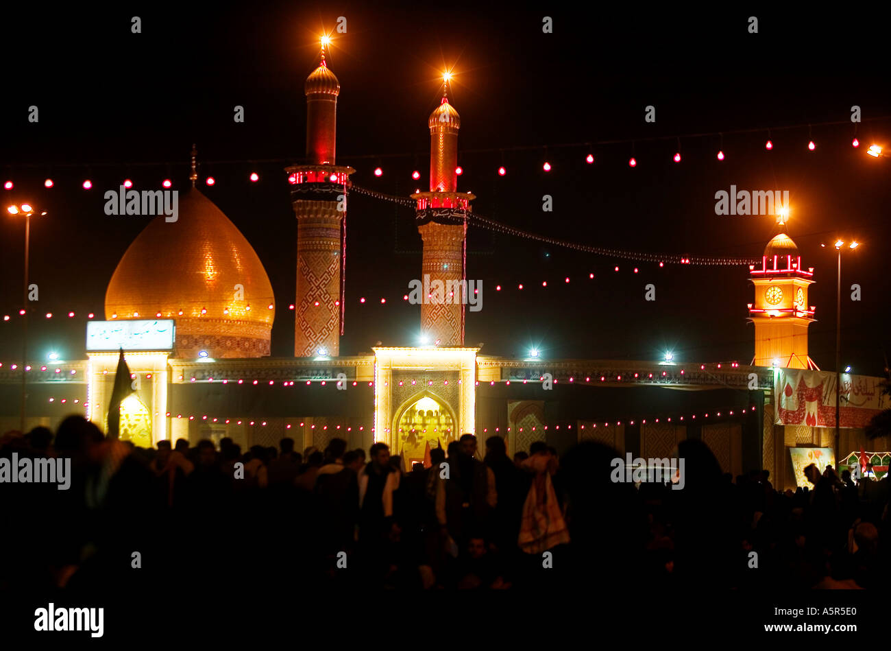 Shrine for Hazrat Abbas on Ashura's eve. Karbala, Iraq, 01.03.04 Stock Photo